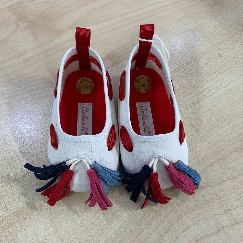 Scarpines de la ligne vêtements enfant Ambarabà, en matériaux très doux et avec un travail artisa...