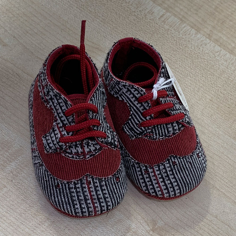 Scarpines de la ligne vêtements enfant Ambarabà, en matériaux très doux et avec un travail artisa...