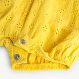 Combinaison brodée pour bébés