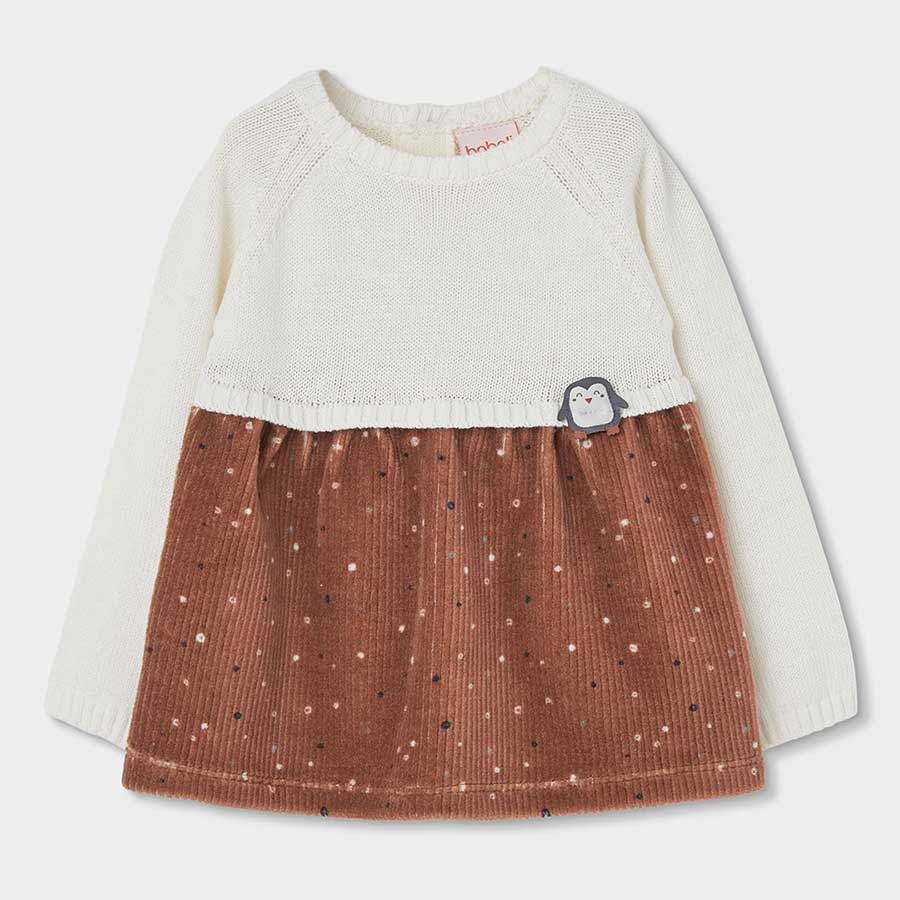 Une robe chaude et douce, parfaite pour les journées fraîches d'automne et d'hiver. Le corsage en...