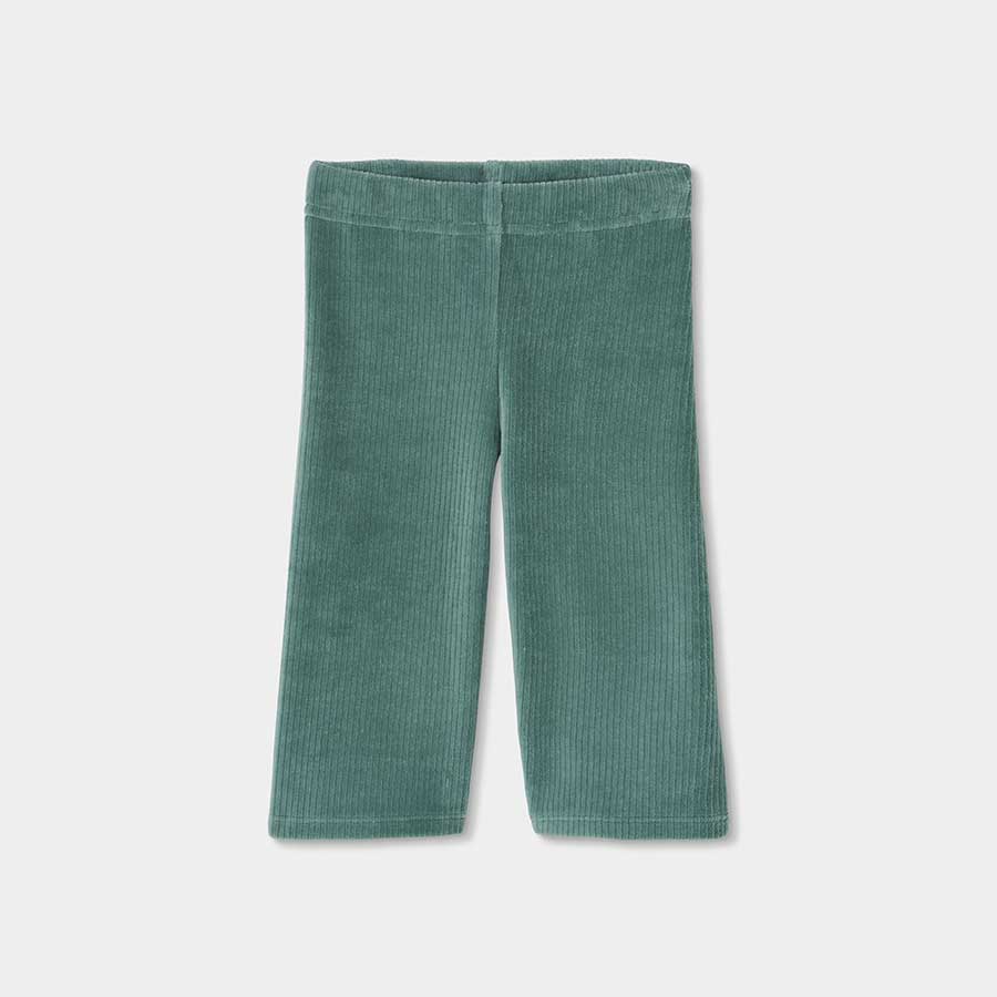 Ce pantalon en velours à pattes d'éléphant est le choix idéal pour les journées fraîches d'automn...