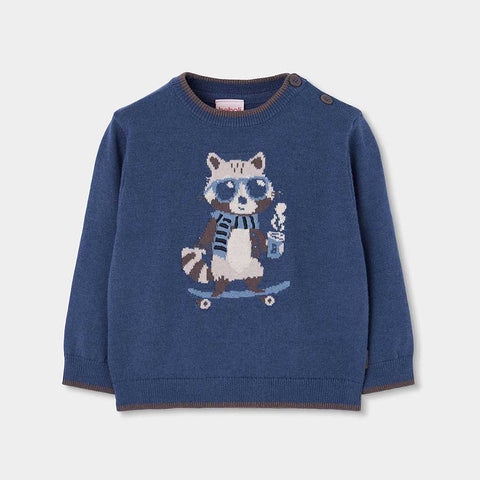 Maglione blu con motivo intarsiato di procione su skateboard