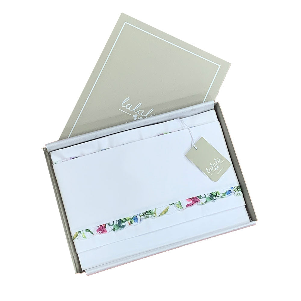 Complet poussette de la Ligne Vêtements Fille Lalalù, avec bordure en dentelle colorée sur fond b...