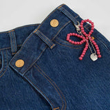 JEANS À PATTE D'ÉLEPHANT AVEC PENDENTIF