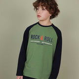 T-shirt manica lunga verde con maniche nere e scritta Rock & Roll sul davanti