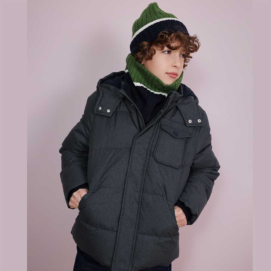 La doudoune gris foncé NATH KIDS est le compagnon idéal pour affronter les journées froides de l'...