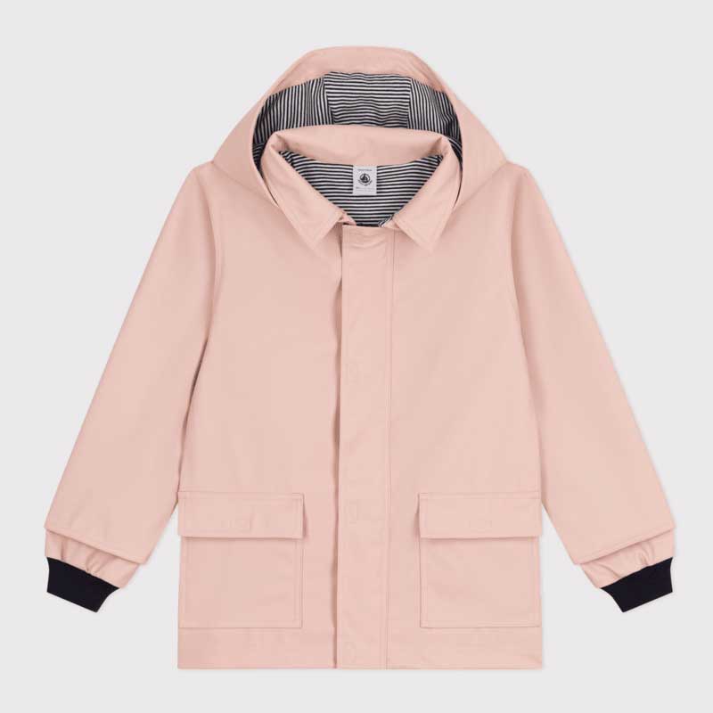 
Waxed jacket from the Petit Bateau girls' clothing line with practical and refined details: the ...
