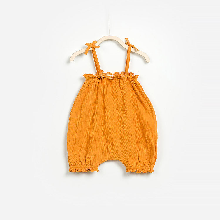 Combinaison en crêpe de la ligne vêtements pour fille Play Up. Avec des fronces en bas et des bre...