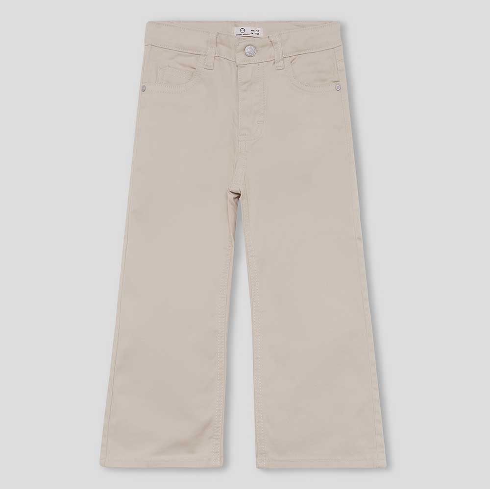 Questi pantaloni palazzo sono perfetti per le bambine che amano uno stile comodo ma ricercato. La...