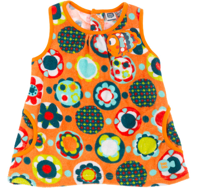Prendisole de la ligne vêtements fille Tuc Tuc, en éponge, motif floral
  sur fond orange ; bouto...