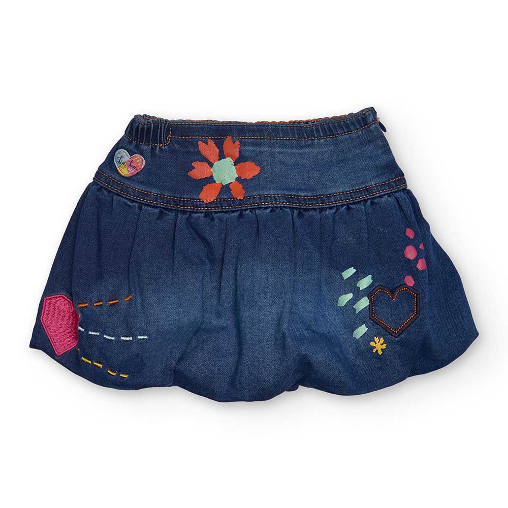 Jupe boule de la ligne Vêtements Fille Tuc tuc, avec élastique en bas et petites fleurs brodées.
...