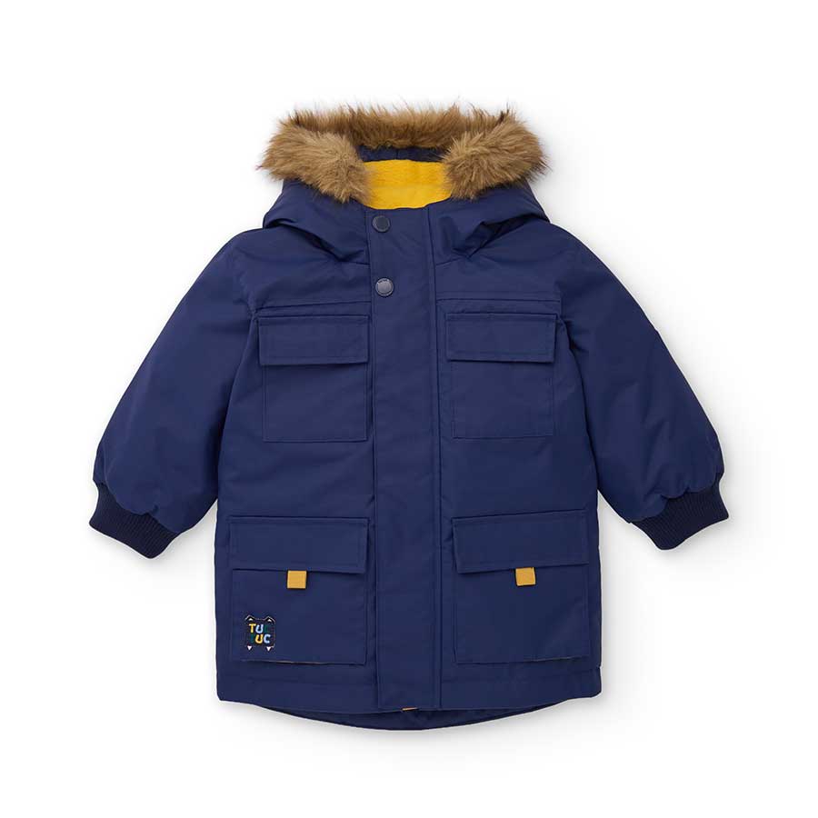 Questo parka imbottito blu con cappuccio e bordatura in pelo sintetico è perfetto per proteggere ...