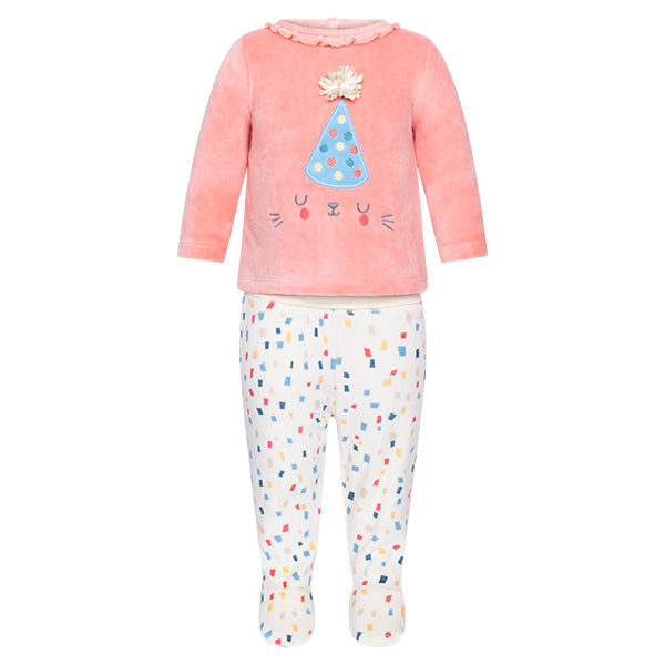 
  Two-piece Tuc Tuc Girl's Clothing line composed of shorts
  with multicolor pattern and sweats...