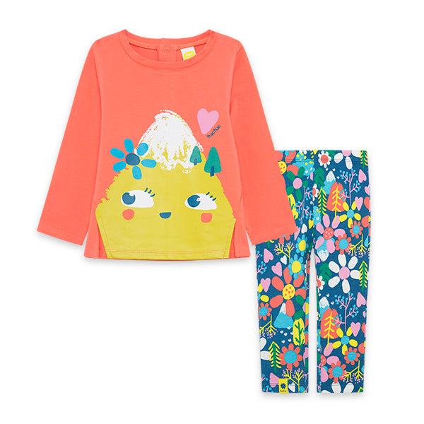
  Two-piece suit from the tuc tuc girl clothing line, Hikers collection,
  composed of t-shirt w...